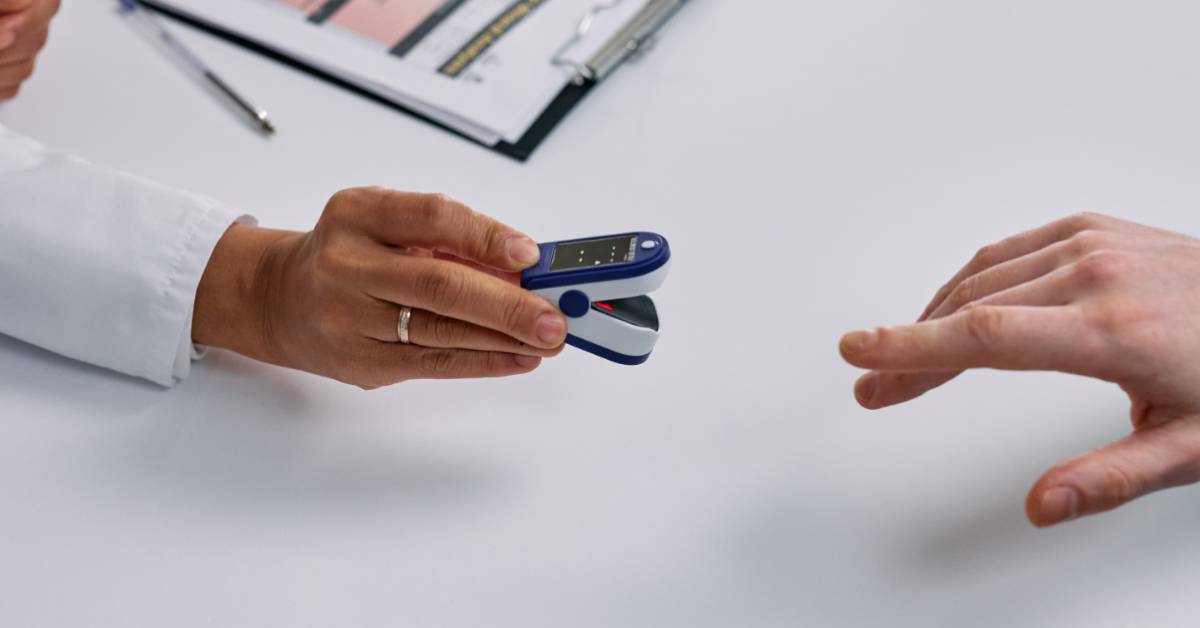 Oximeter क्या है, कैसे काम करता है और कहां से खरीदें? MrGyani